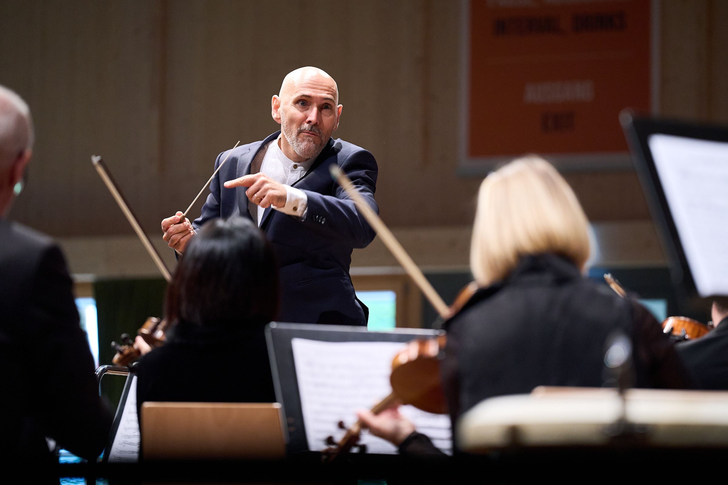 Enrico Onofri conducts the Munich Chamber Orchestra © Benno Hunziker