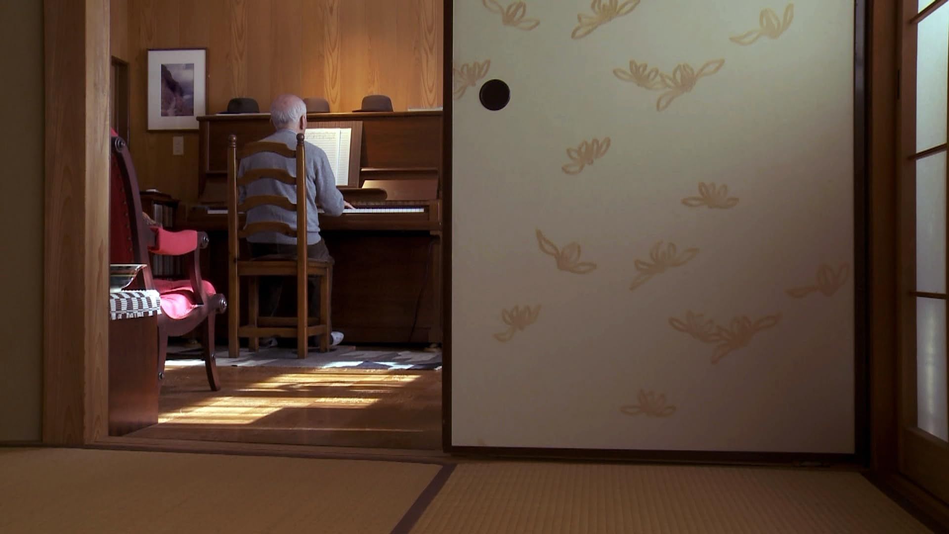 Jo Kondo works in his home in Kamakura &copy; Viola Rusche &amp; Hauke Harder