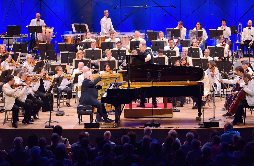 Emanuel Ax, Andris Nelsons and the Boston Symphony Orchestra &copy; Gabriel Scott, courtesy of the BSO