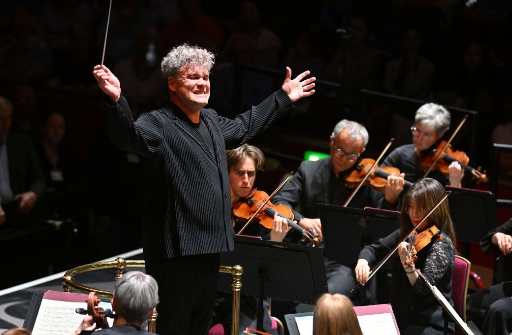 Ryan Wigglesworth conducts the BBC Scottish Symphony Orchestra © BBC | Mark Allan