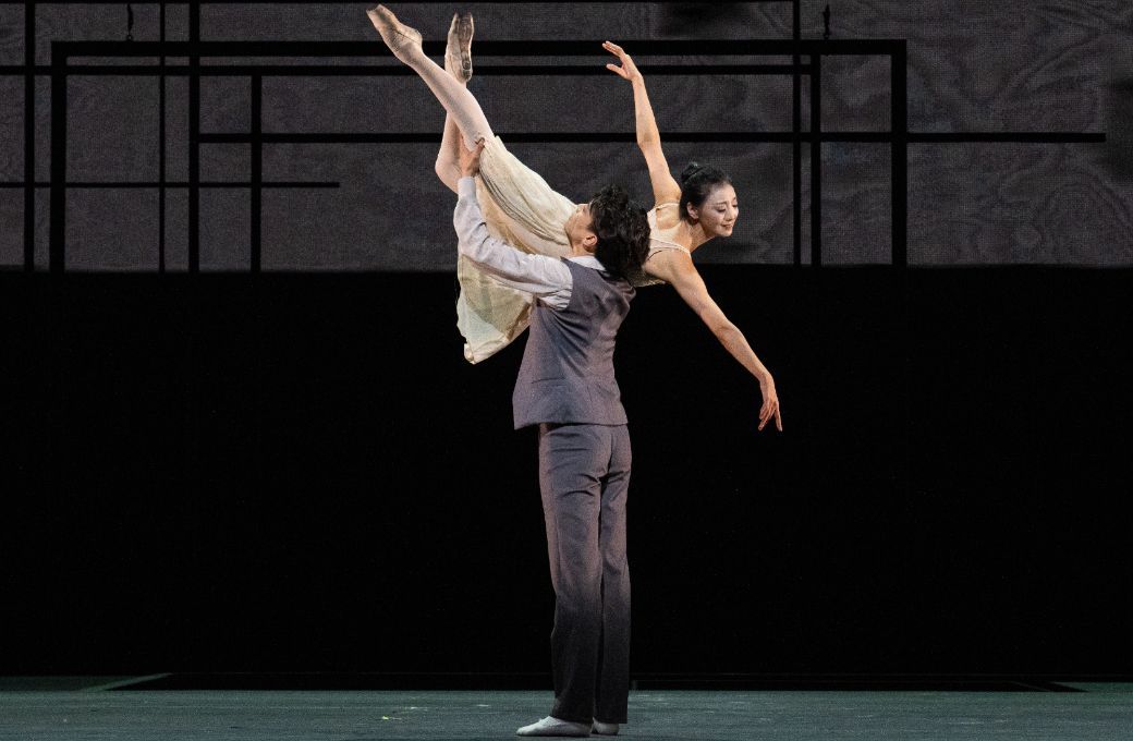 Dingwen Ao as Lady White (Snake)/Wife and Husheng Wu as Xu Xian/Husband in <i>Lady White Snake</i> &copy; Steven Pisano