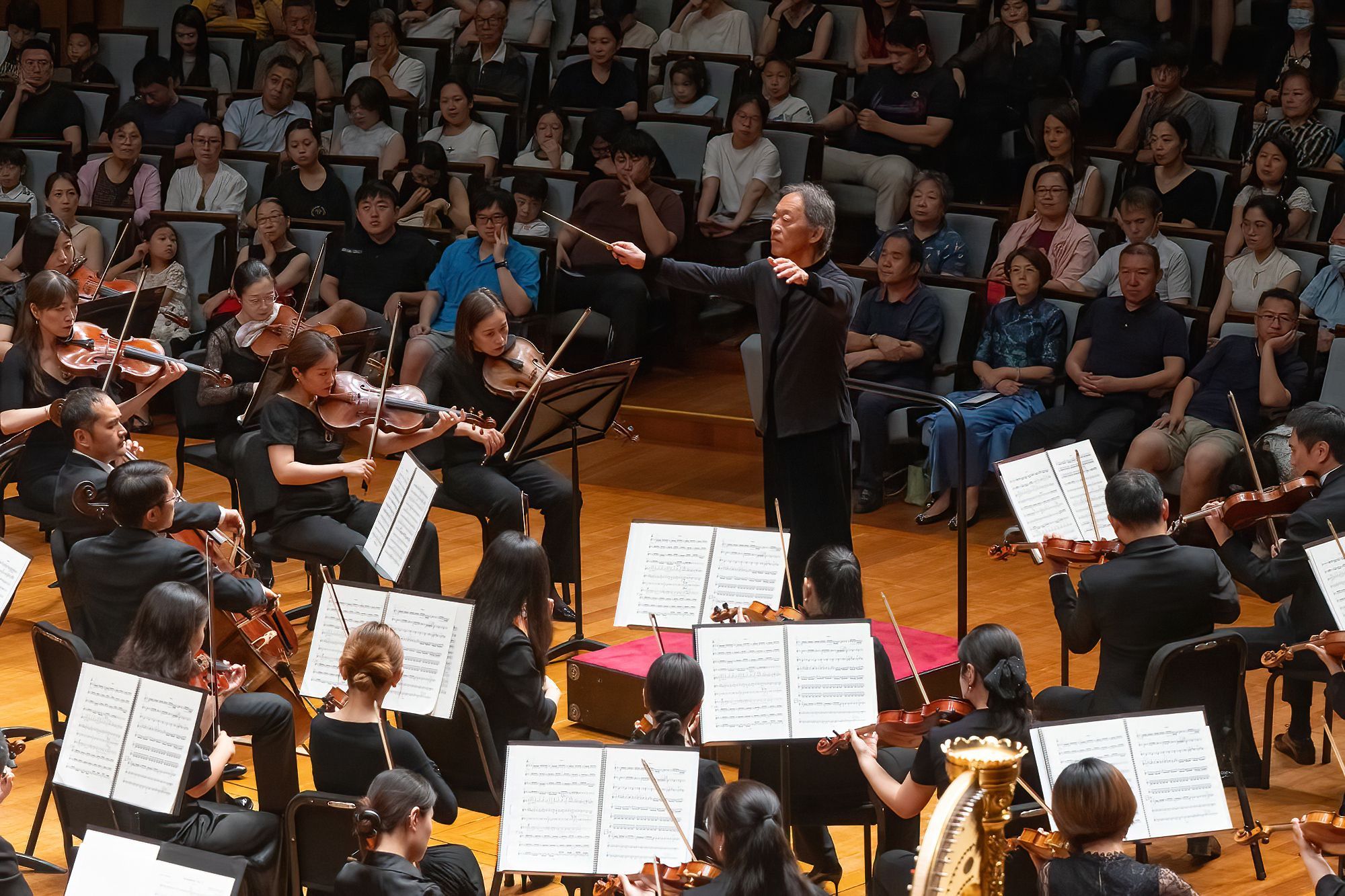 Myung-whun Chung conducts China National Center for the Performing Arts Orchestra © Niu Xiaobei