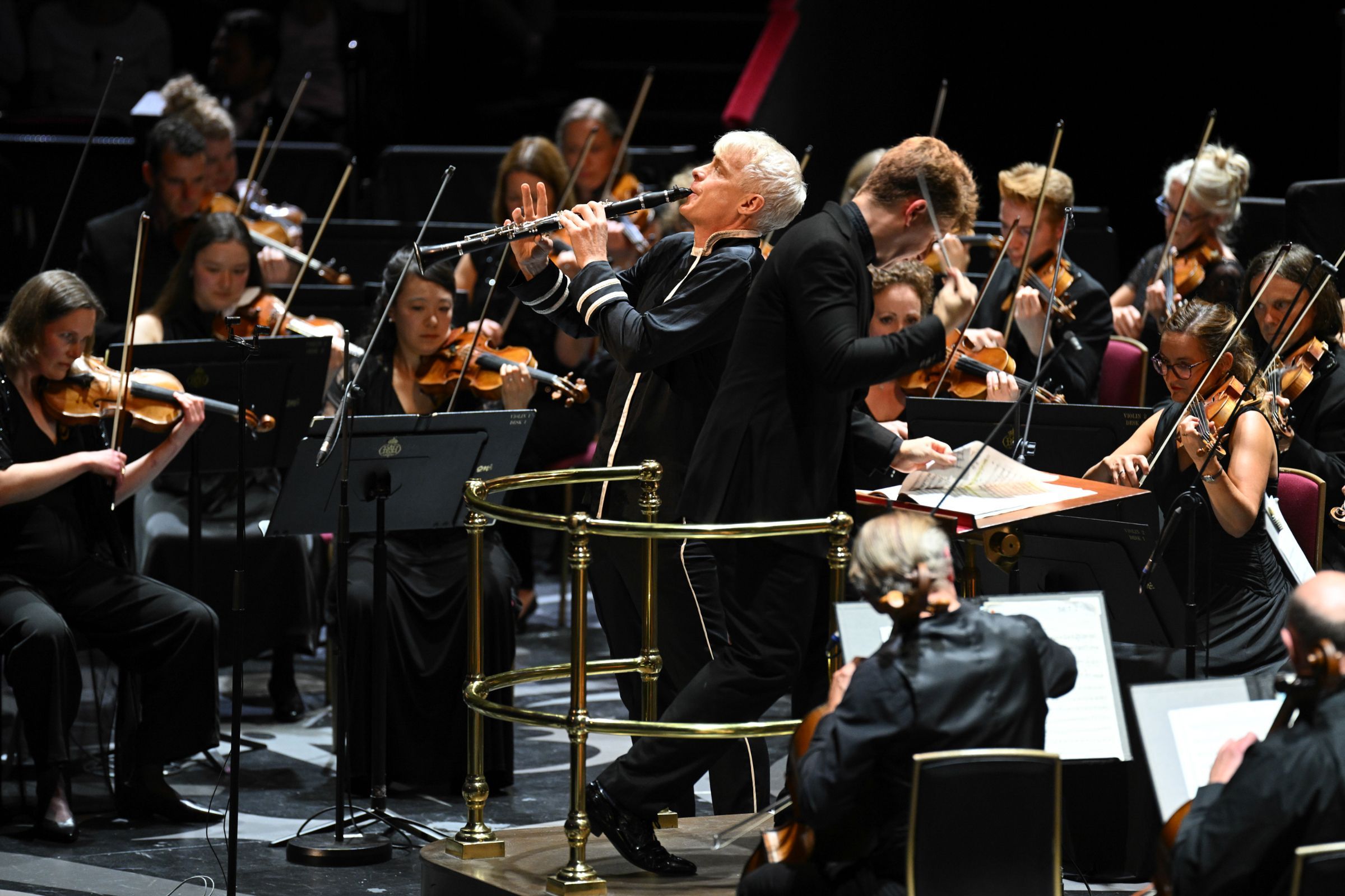 Martin Fröst, Joshua Weilerstein and the BBC Philharmonic Orchestra © BBC | Chris Christodoulou