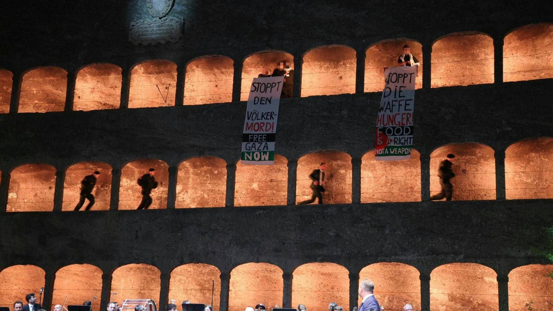 Protest at Salzburg Festival opening &copy; APA | Franz Neumayr