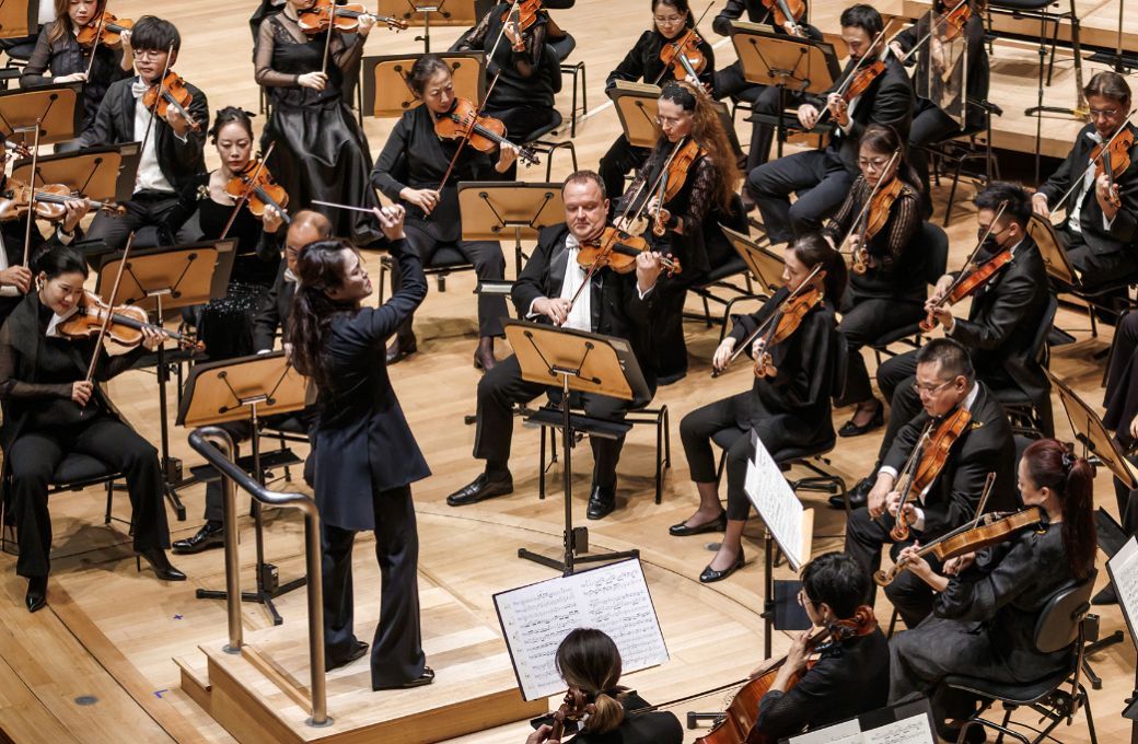 Han-Na Chang conducts the Singapore Symphony Orchestra © Chris P Lim | Singapore Symphony Orchestra