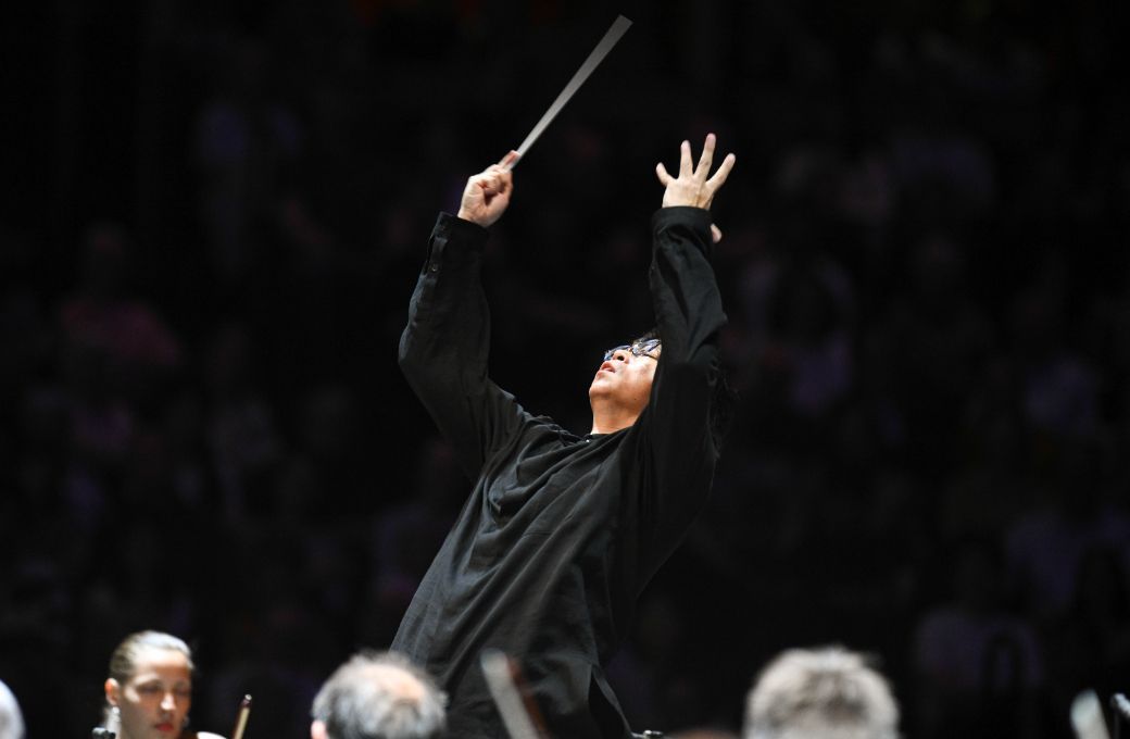 Kahchun Wong conducts The Hallé © BBC | Chris Christodoulou