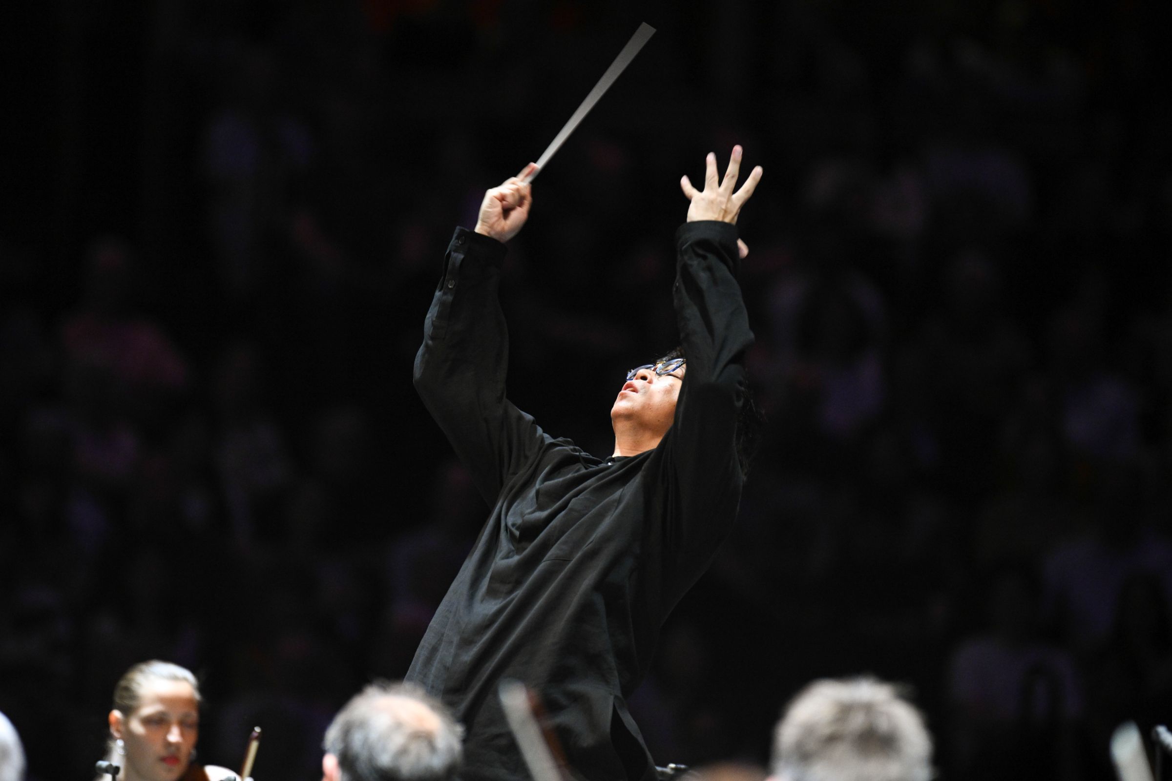 Kahchun Wong conducts The Hallé &copy; BBC | Chris Christodoulou