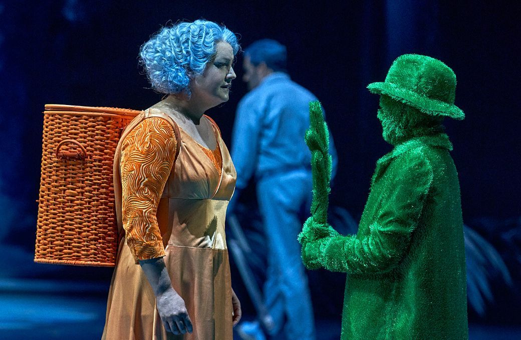 Elza van den Heever (Elsa von Brabant) und Statist der Bayreuther Festspiele (Gottfried) © Bayreuther Festspiele | Enrico Nawrath