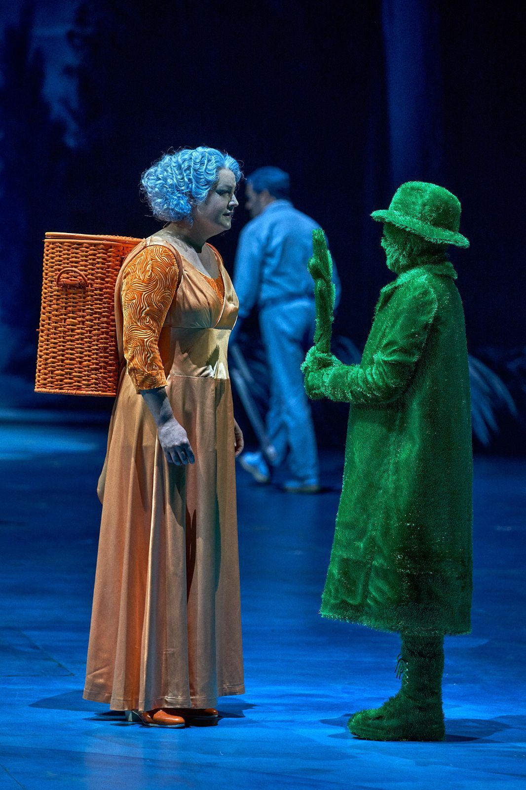 Elza van den Heever (Elsa von Brabant) und Statist der Bayreuther Festspiele (Gottfried) © Bayreuther Festspiele | Enrico Nawrath