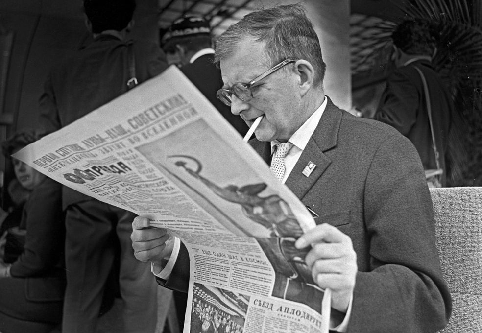 Shostakovich reads <i>Pravda</i> in 1967 &copy; Lev Ivanov