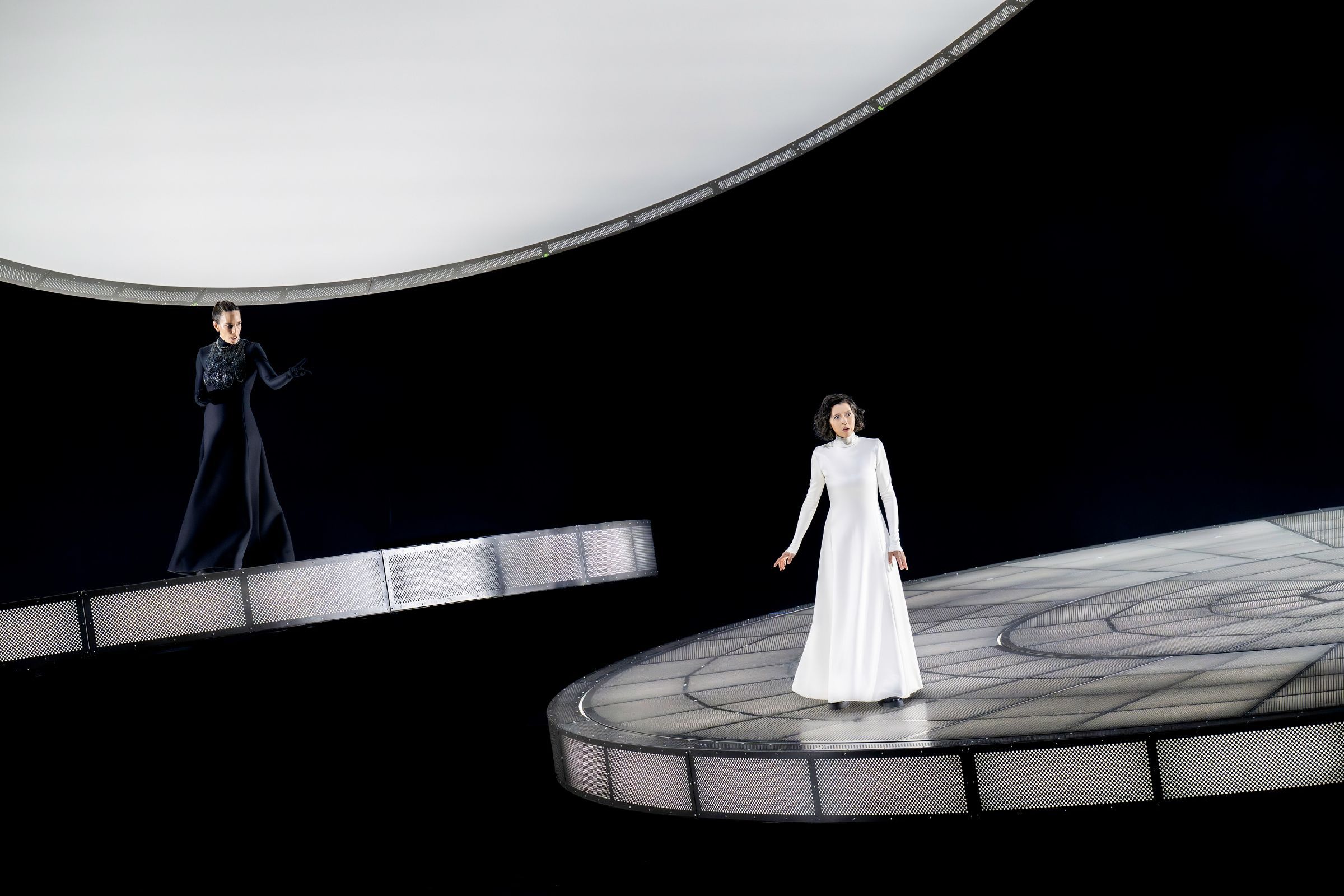 Kate Lindsey (Elisabetta) und Lisette Oropesa (Maria Stuarda) &copy; SF | Monika Rittershaus
