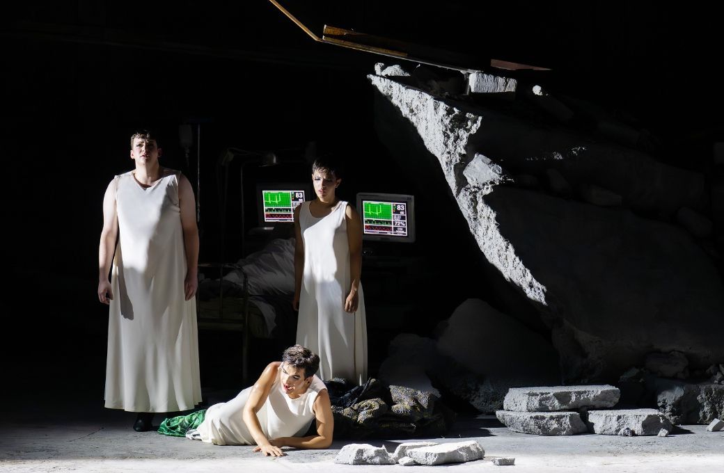 Aryeh Nussbaum Cohen (Olga), Cameron Shahbazi (Mascha), Dennis Orellana (Irina) &copy; SF | Monika Rittershaus