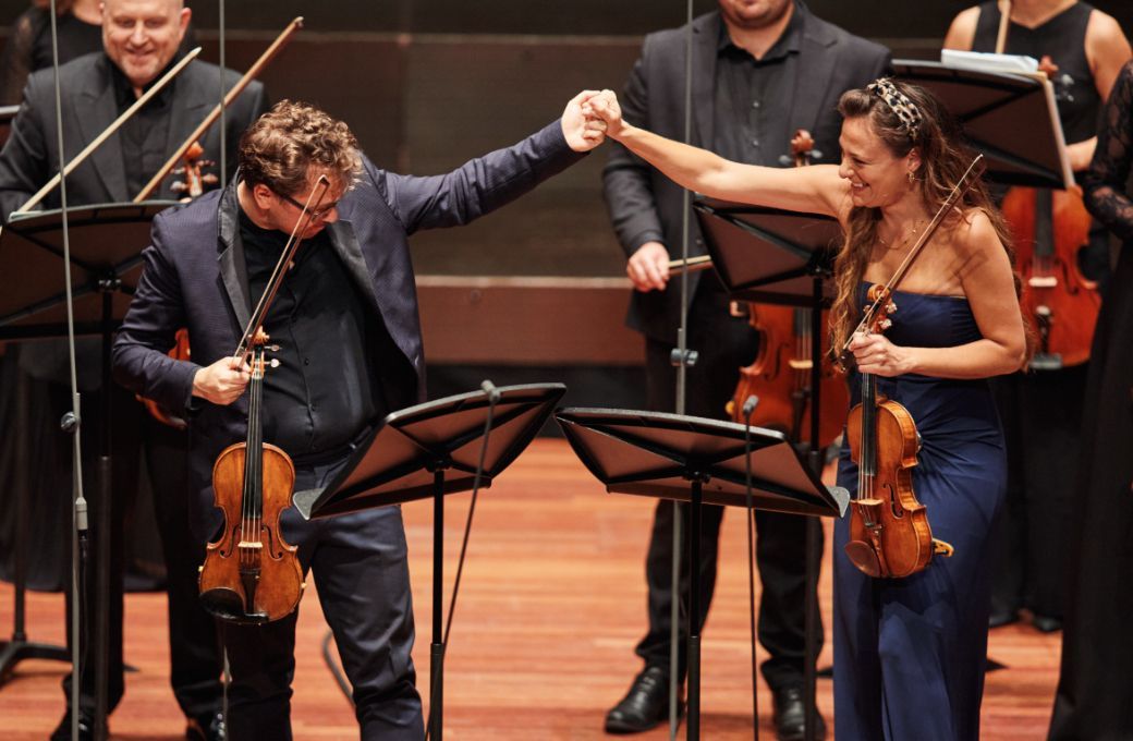 Alexander Sitkovetsky and Nicola Benedetti with the NFM Leopoldinum © Andrew Perry