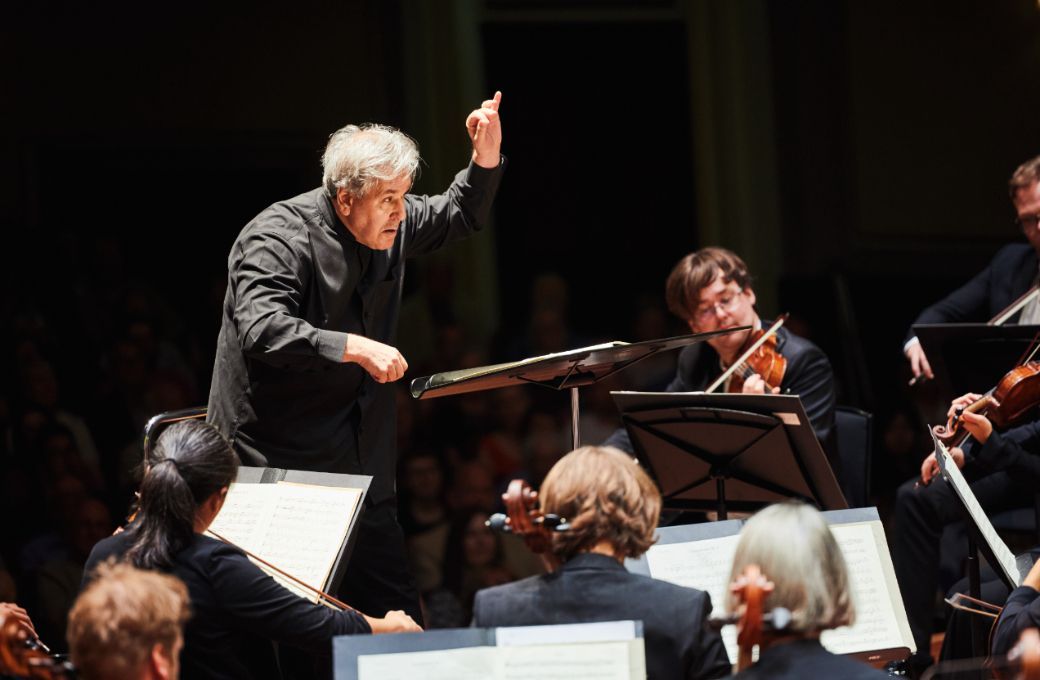 Sir Antonio Pappano conducts the London Symphony Orchestra &copy; Andrew Perry