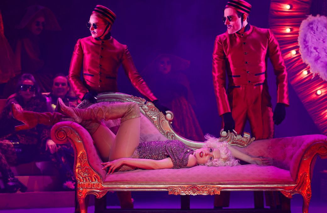 Katherine Allen (Blonde) and chorus © Jeff Busby