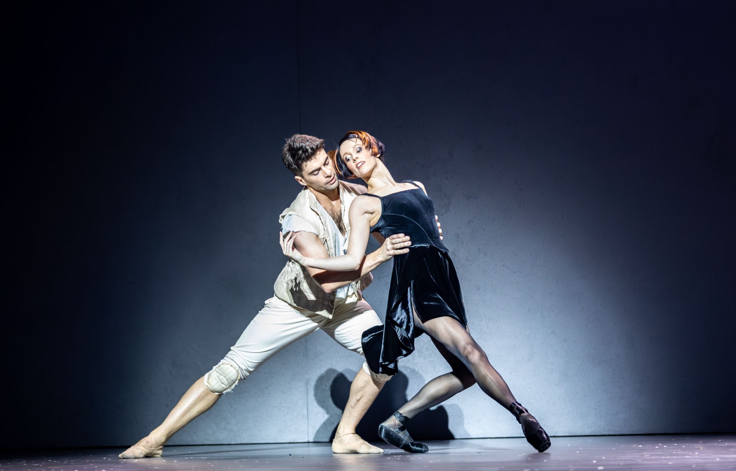 Roseanna Leney (Mary), Evan Loudon (Darnley) &copy; Andy Ross