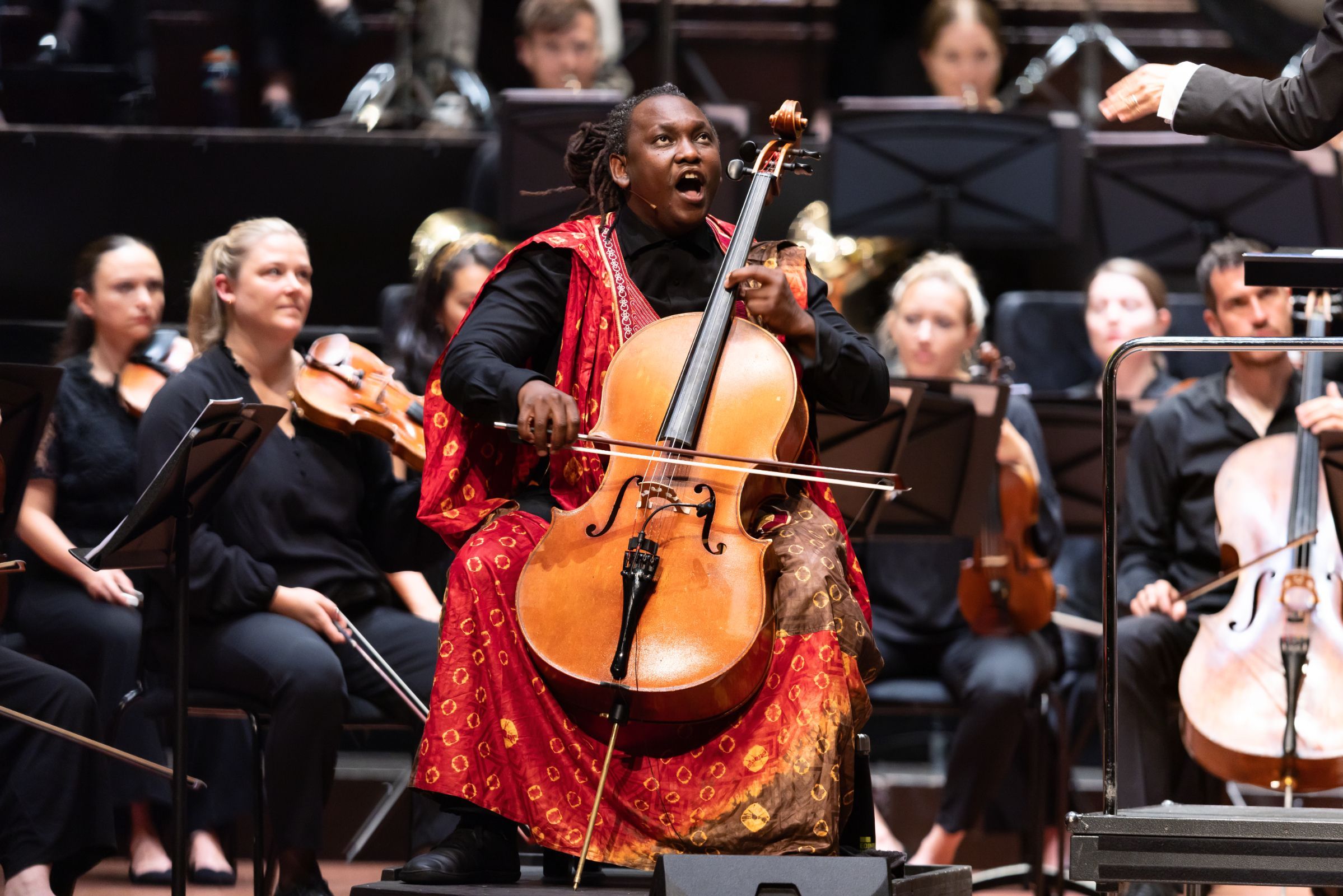 Abel Selaocoe and Aurora Orchestra &copy; Jess Shurte