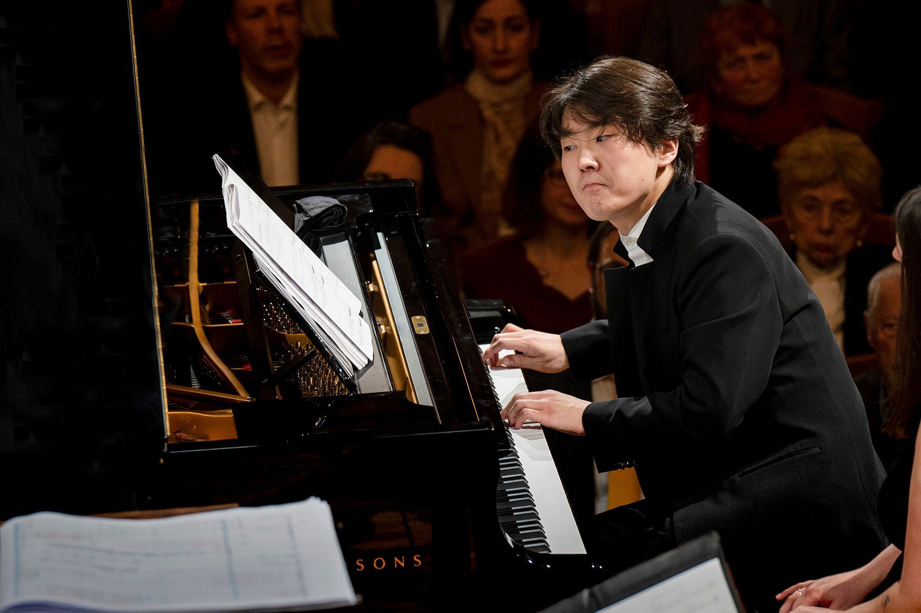 Seong-Jin Cho performs with the Czech Philharmonic © Petr Kadlec