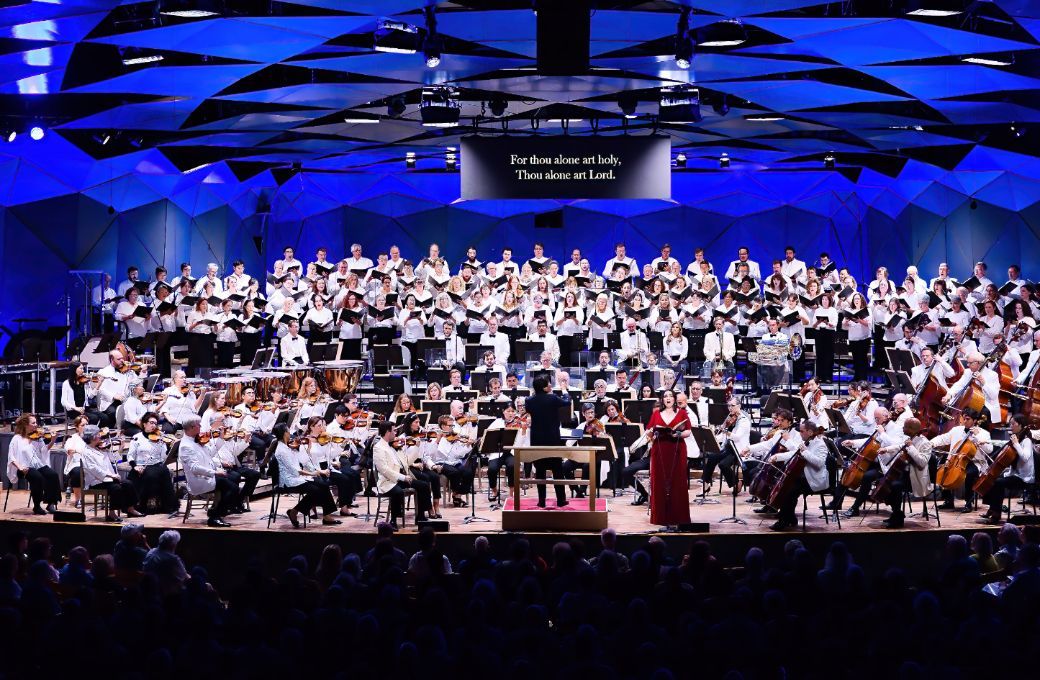 The Tanglewood Festival Chorus and BSO perform Poulenc's <i>Gloria</i> &copy; Hilary Scott, courtesy of the BSO