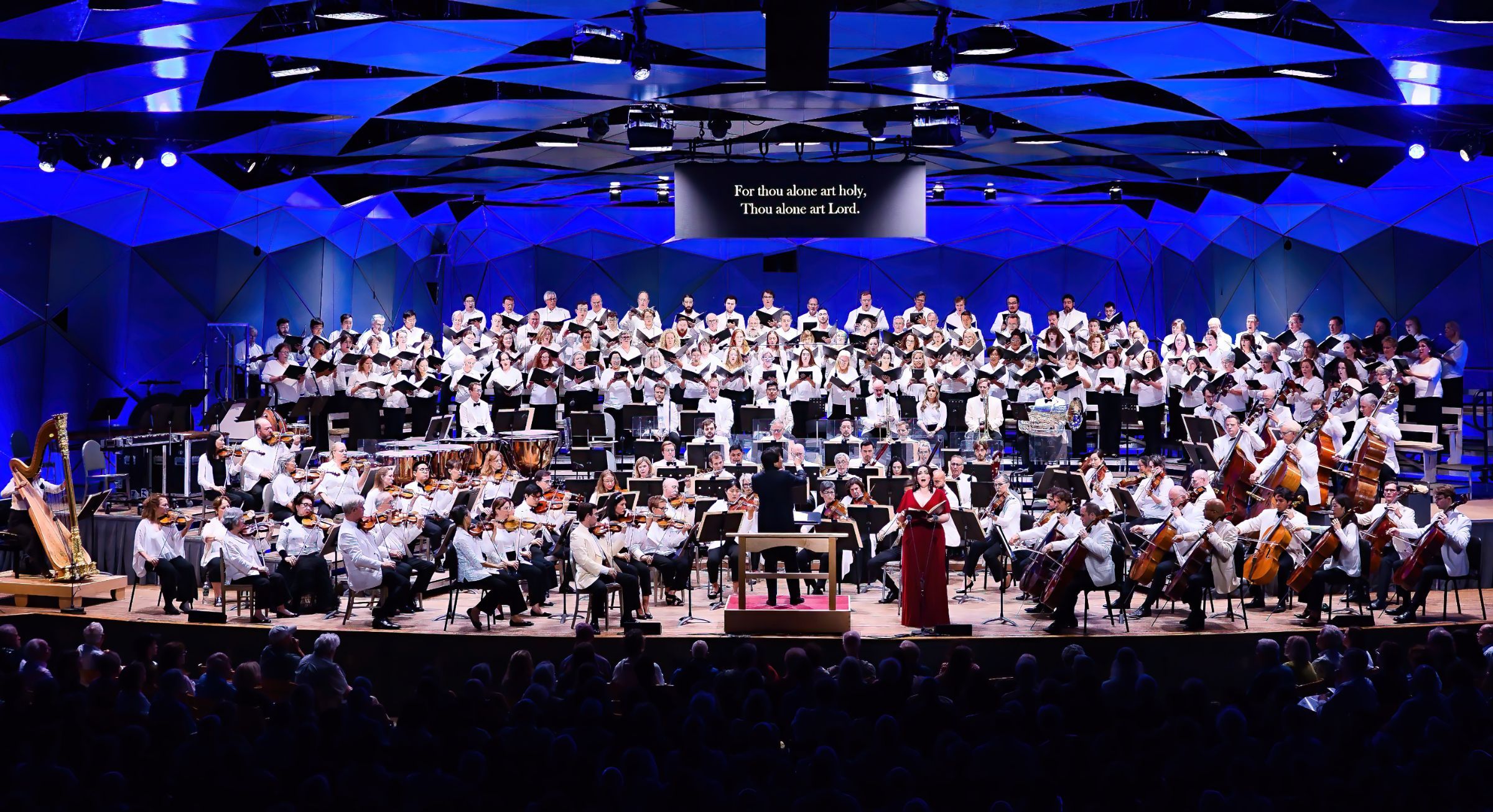 The Tanglewood Festival Chorus and BSO perform Poulenc's <i>Gloria</i> &copy; Hilary Scott, courtesy of the BSO