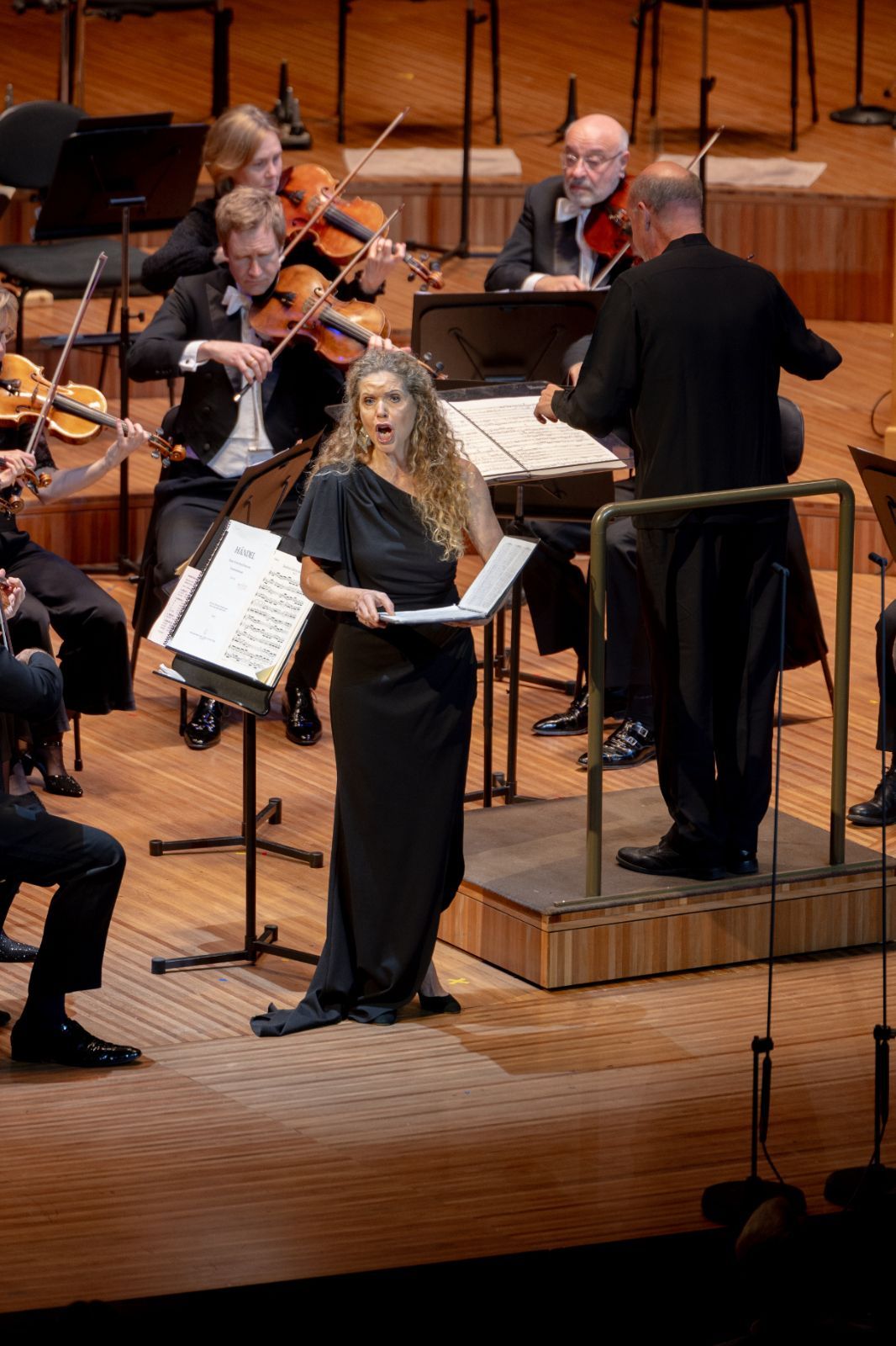 Sara Mcliver and the Sydney Symphony Orchestra &copy; Craig Abercrombie