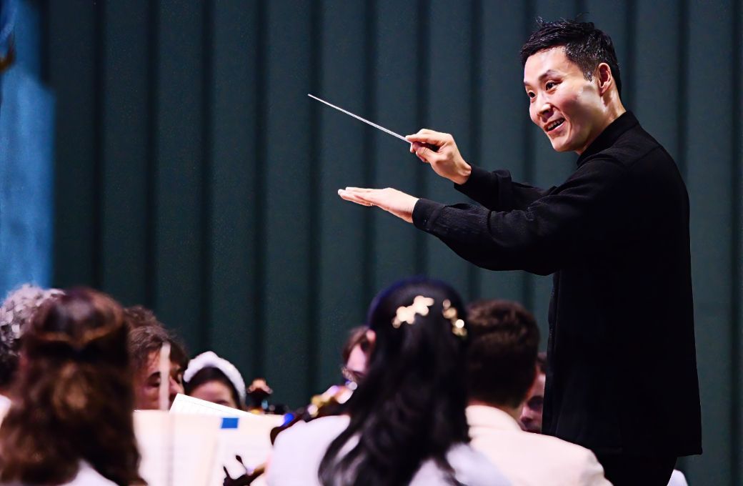 Earl Lee conducts the Boston Symphony Orchestra © Hilary Scott, courtesy of the BSO