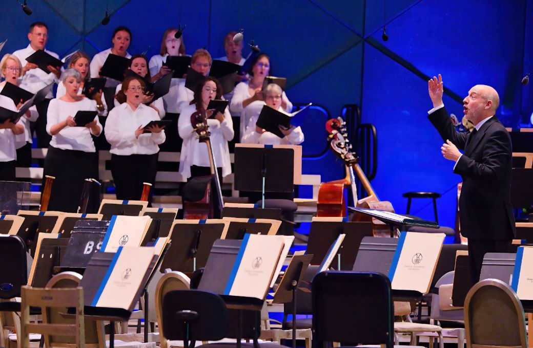 James Burton conducts the Tanglewood Festival Chorus © Hilary Scott, courtesy of the BSO