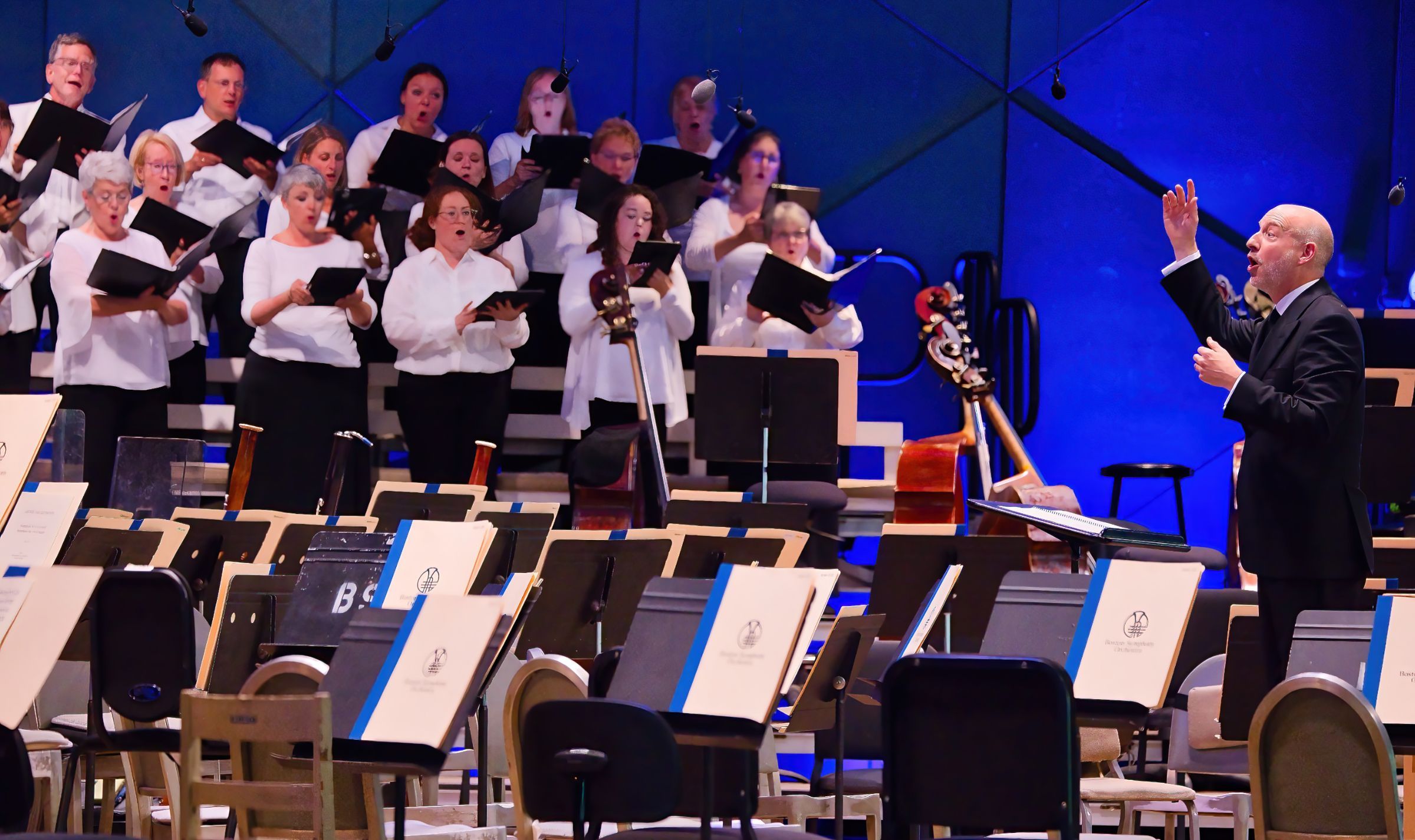 James Burton conducts the Tanglewood Festival Chorus © Hilary Scott, courtesy of the BSO