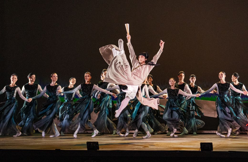 Ma Renjie and Hong Kong Ballet in <i>The Butterfly Lovers</i> &copy; Steven Pisano