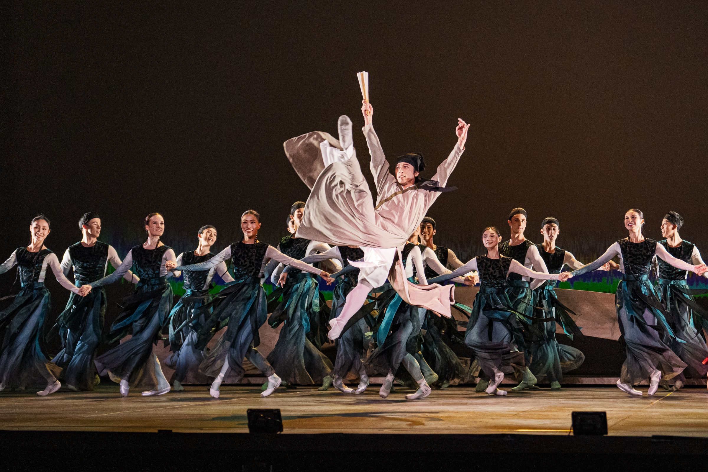 Ma Renjie and Hong Kong Ballet in <i>The Butterfly Lovers</i> &copy; Steven Pisano