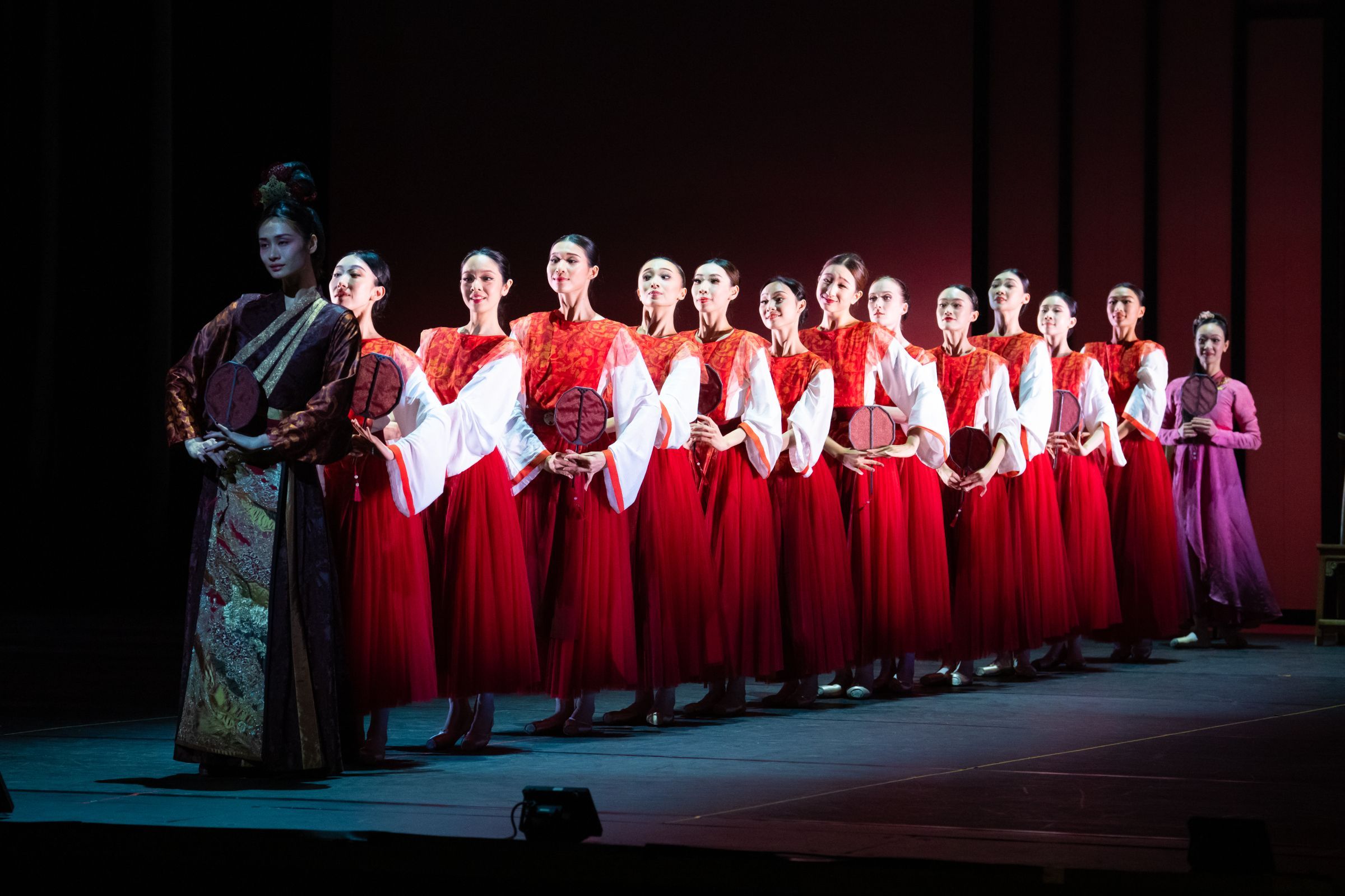 Hong Kong Ballet in Hu Song Wei Ricky's <i>The Butterfly Lovers</i> &copy; Steven Pisano