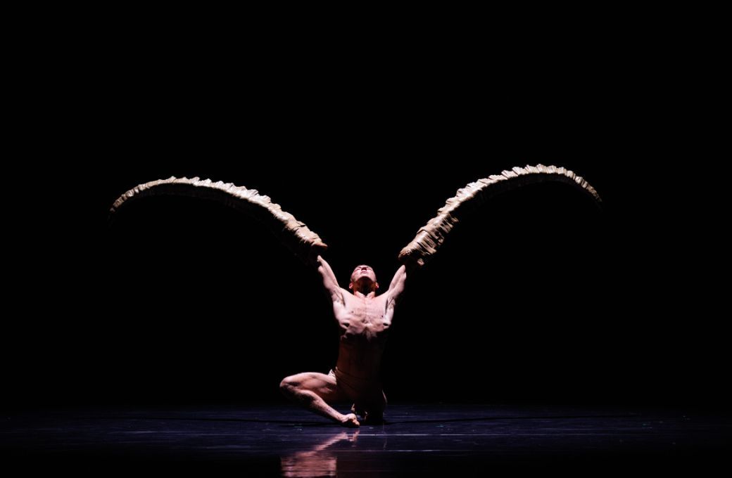 <i>Figures in Extinction</i> by Crystal Pite and Simon McBurney with Nederlands Dans Theater 1 &copy; Andrew Perry