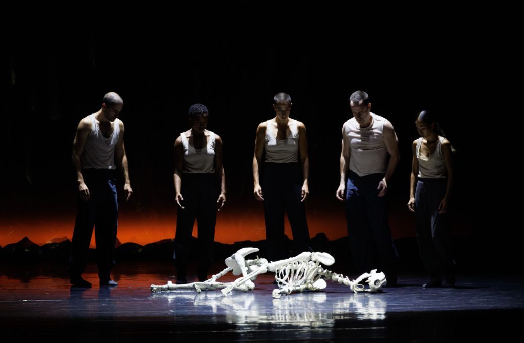 Nederlands Dans Theater 1 in <i>Figures in Extinction</i> by Crystal Pite and Simon McBurney &copy; Andrew Perry