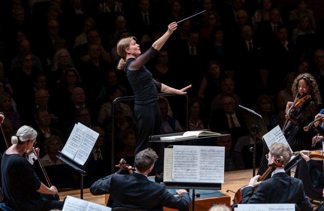 Mirga Gražinytė-Tyla dirigiert das Orchestre Philharmonique de Radio France © Patrick Hürlimann | Lucerne Festival