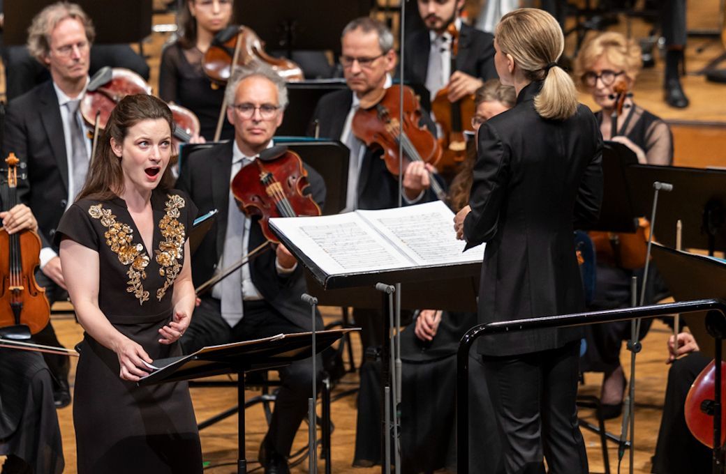 Liv Redpath, Karina Canellakis and the Netherlands Radio Philharmonic Orchestra © Patrick Hürlimann | Lucerne Festival