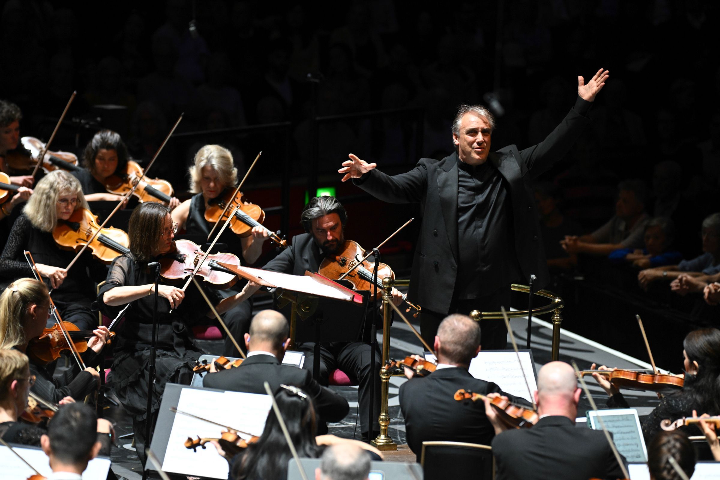 Jaime Martín conducts the Melbourne Symphony Orchestra &copy; BBC | Chris Christodoulou