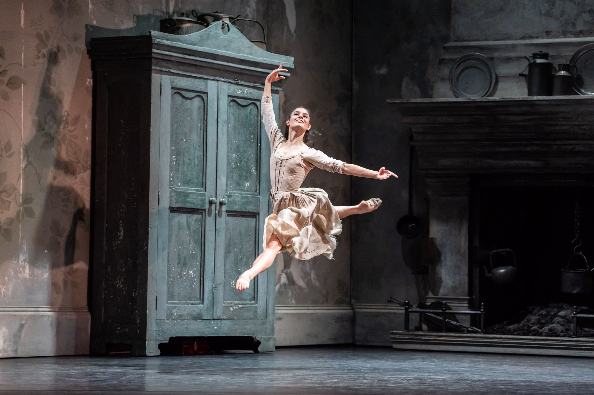Sofia Liñares in the title role in Bintley's <i>Cinderella</i>, Birmingham Royal Ballet © Johan Persson