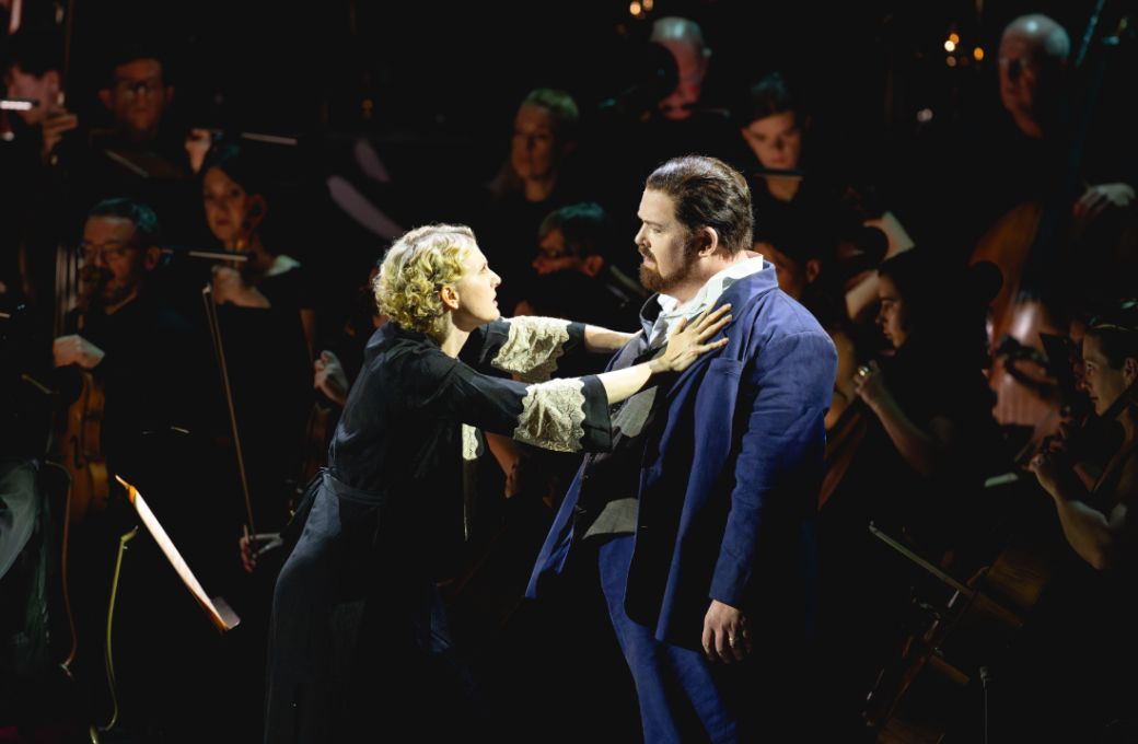 Amanda Majeski (Katerina Izmailova) and Nicky Spence (Sergey) &copy; Andy Paradise