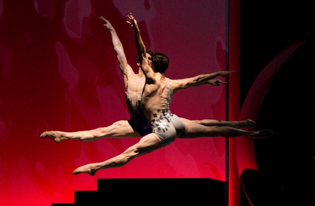 Aaron Robison and Joseph Walsh in Yuri Possokhov's <i>&ldquo;...two united in a single soul...&rdquo;</i> &copy; Erik Tomasson