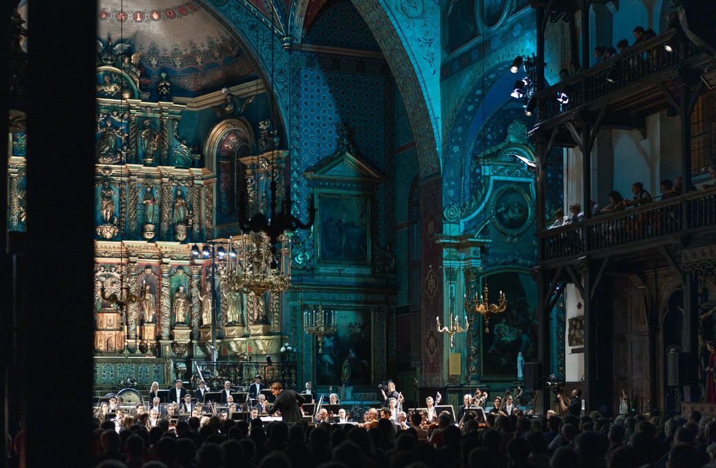 The Orchestre National de France in the Église Saint-Jean-Baptiste &copy; Valentine Chauvin