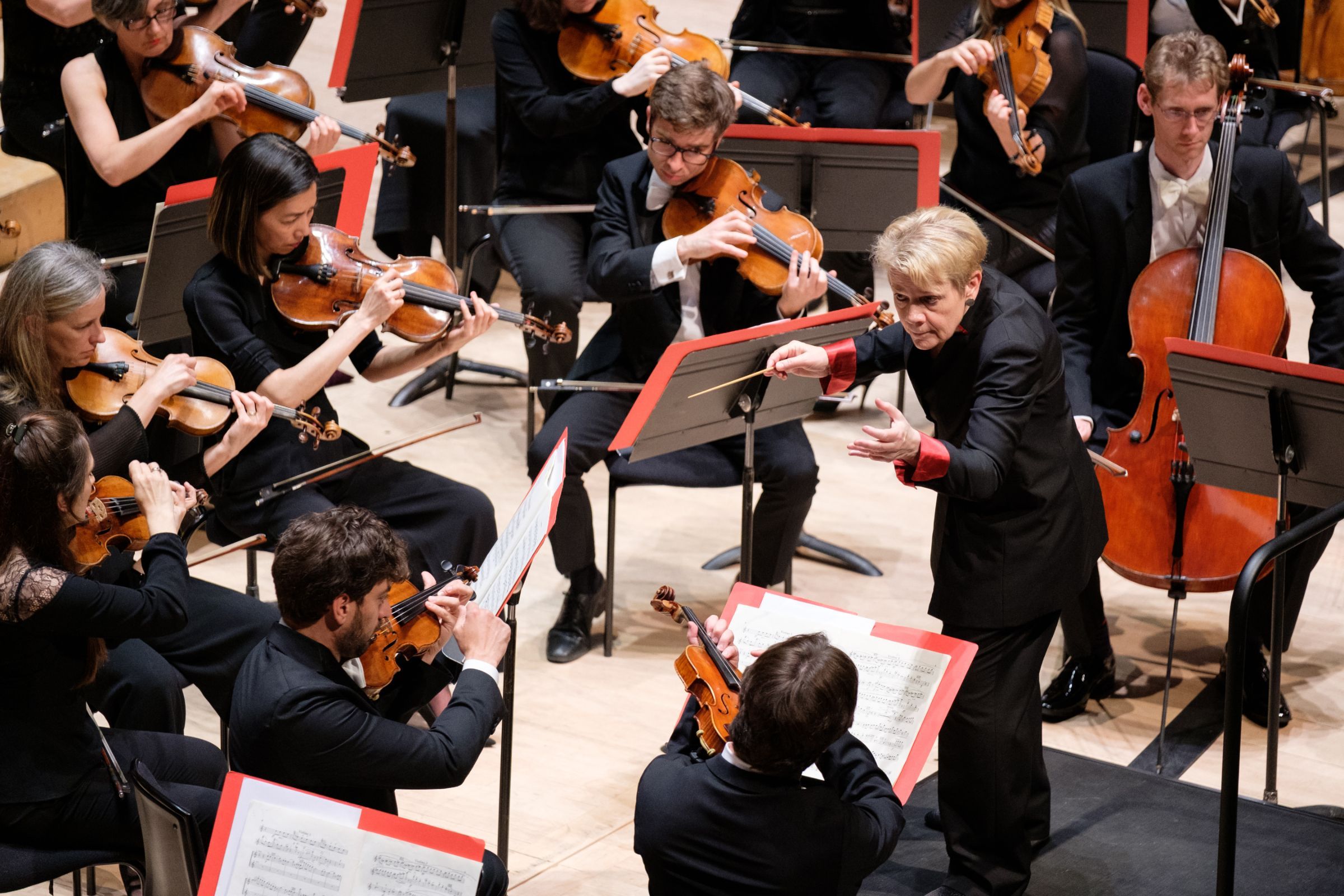 Marin Alsop conducts the Philharmonia Orchestra &copy; Luca Migliore