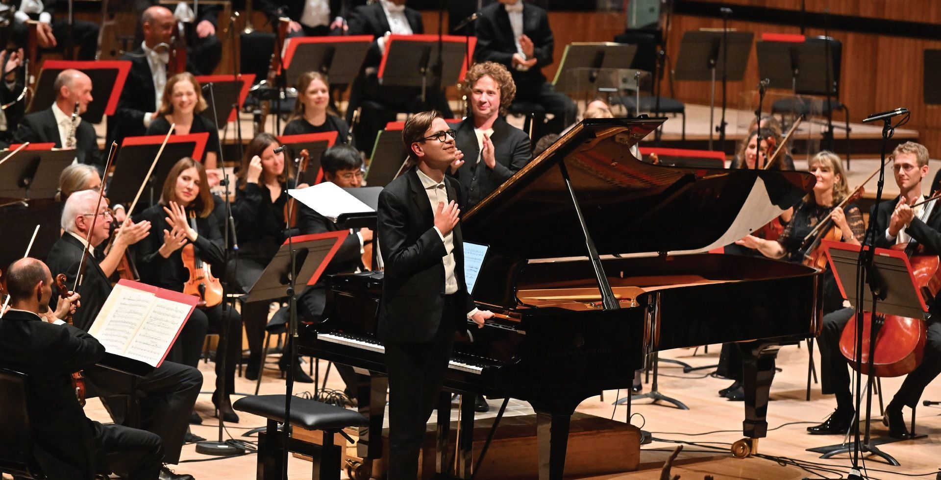 Víkingur Ólafsson with the Philharmonia &copy; Mark Allan