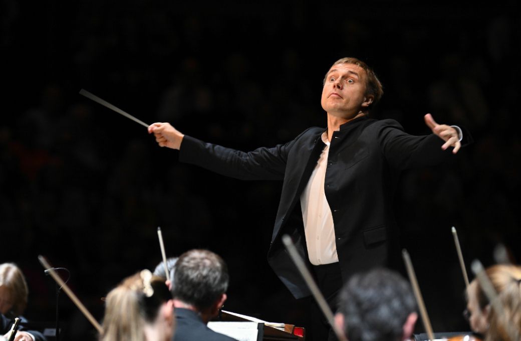 Vasily Petrenko conducts the Royal Philharmonic Orchestra © BBC | Chris Christodoulou