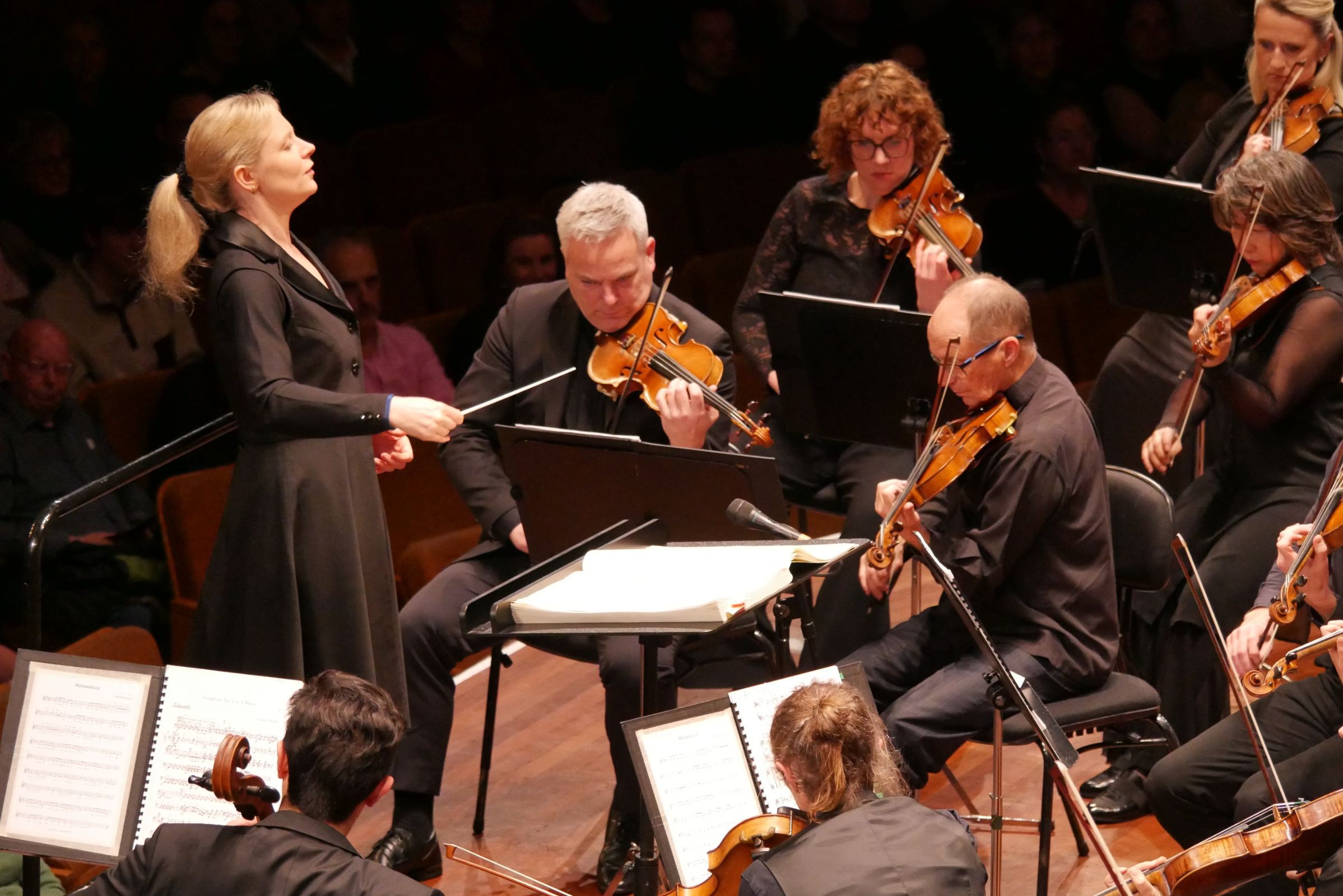 Gemma New conducts the New Zealand Symphony Orchestra © NZSO