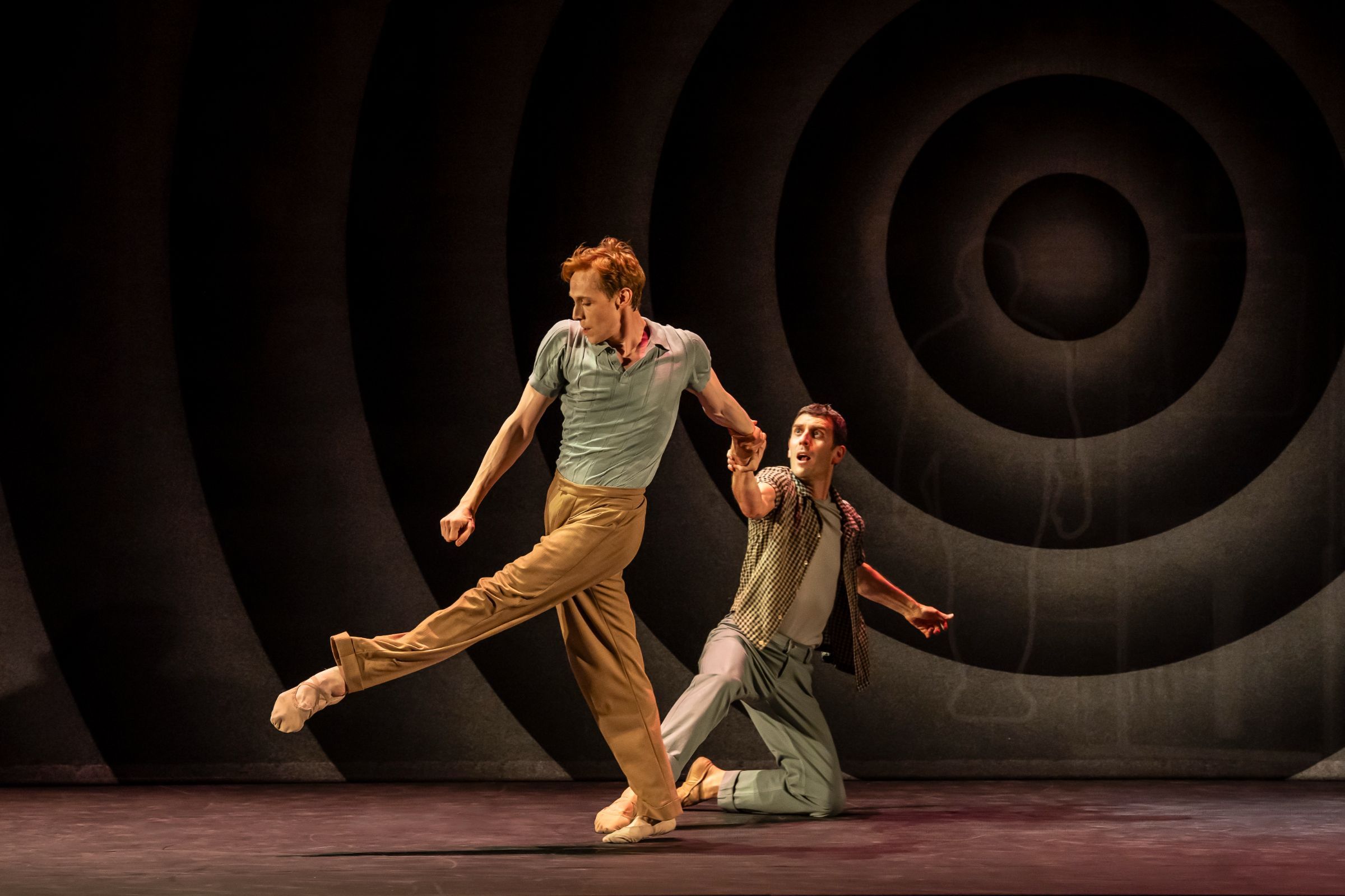 Ed Watson as George and Jonathan Goddard as Jim in Jonathan Watkins’ <i>A Single Man</i> © 2025 Johan Persson
