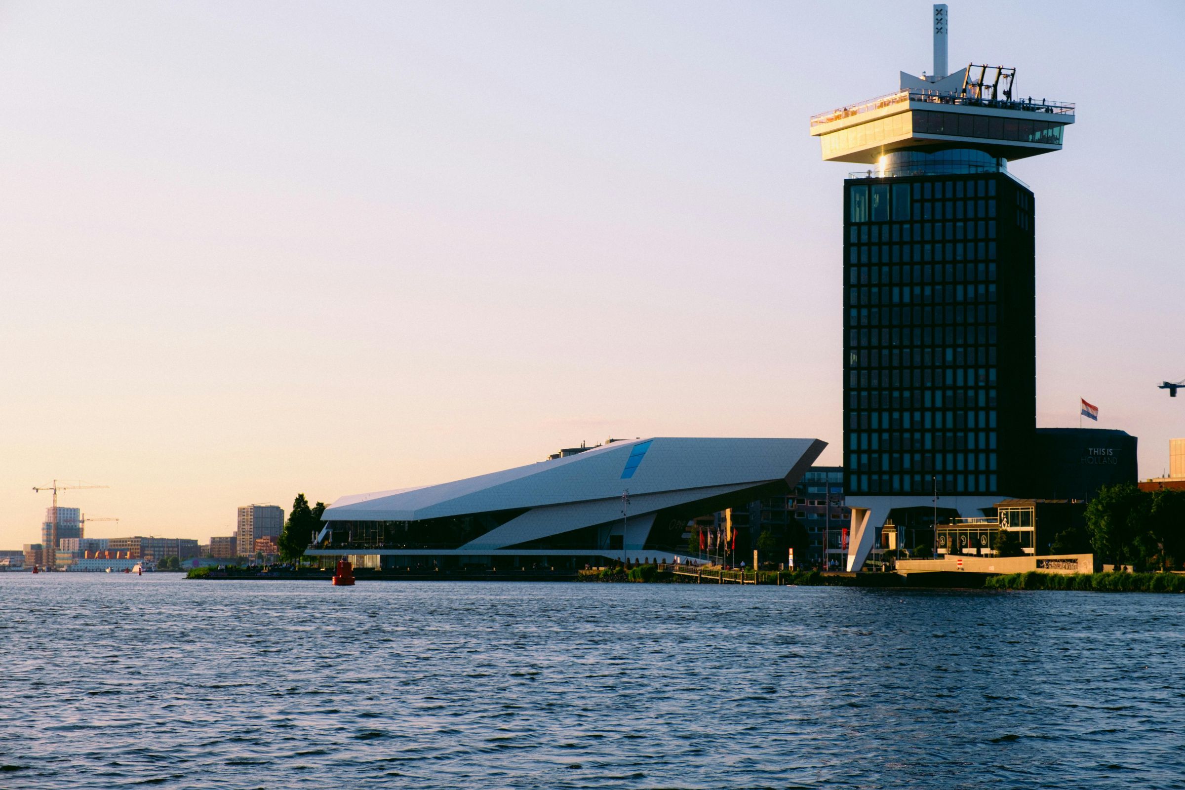 EYE museum and Amsterdam Tower © Mathias Reding | Pexels
