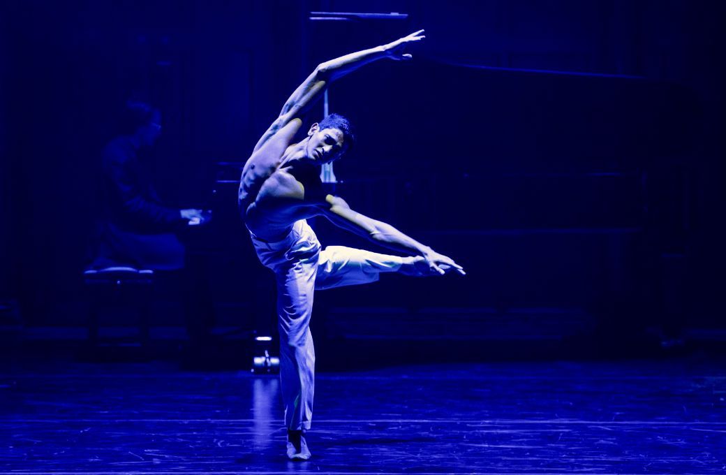 Denilson Almeida in Calvin Richardson's <i>The Dying Swan</i> © Deborah Jaffe