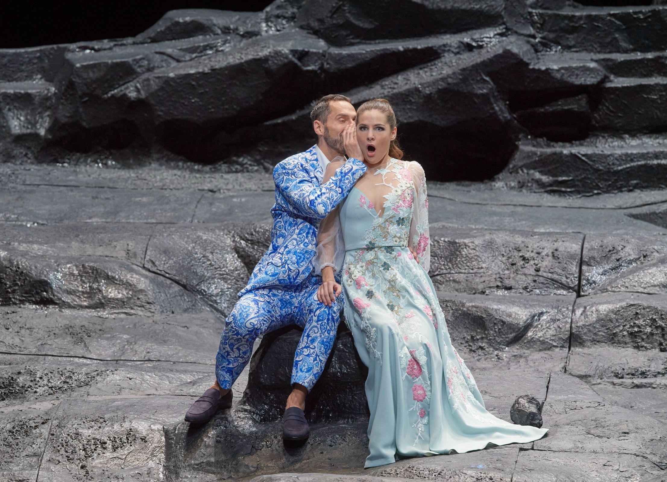 Kyle Ketelsen (Don Giovanni) und Patricia Nolz (Zerlina) in Barrie Koskys <i>Don Giovanni</i> © Michael Pöhn | Wiener Staatsoper GmbH