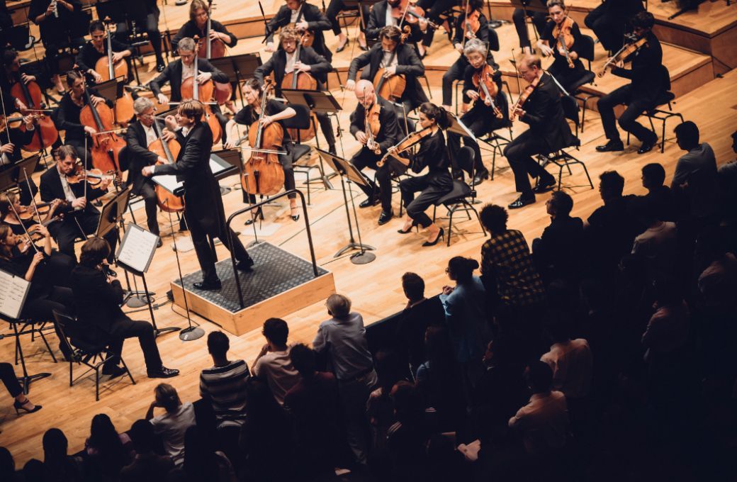 Klaus Mäkelä dirige l'Orchestre de Paris devant le public des Prem's &copy; Denis Allard