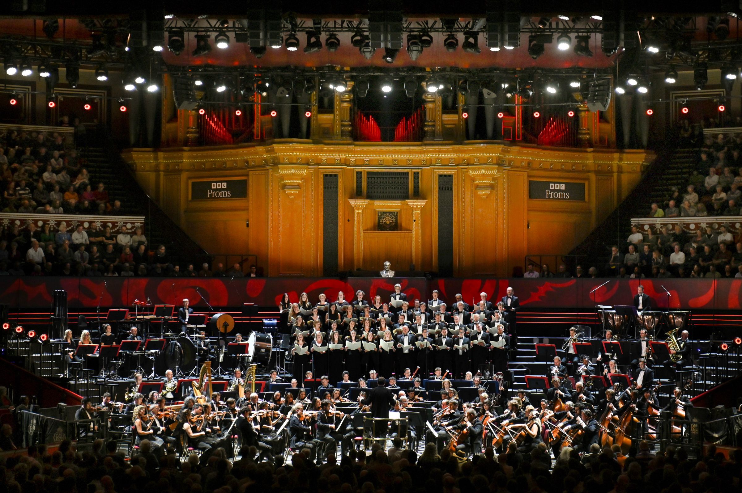 The Sinfonia of London Chorus and the Sinfonia of London © BBC | Chris Christodoulou